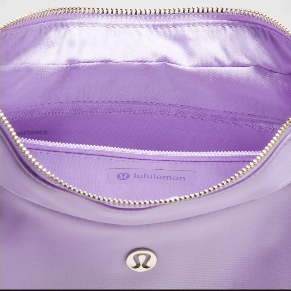 Lululemon City Essentials Shoulder Bag 4L Lavender Frost NWT - Picture 3 of 16
